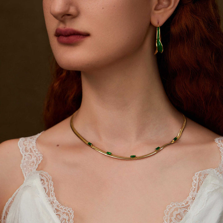   beautiful woman wearing Elf's Rhapsody irregular circle earrings-Copper+18k Yellow Gold-Shesamore jewelry  