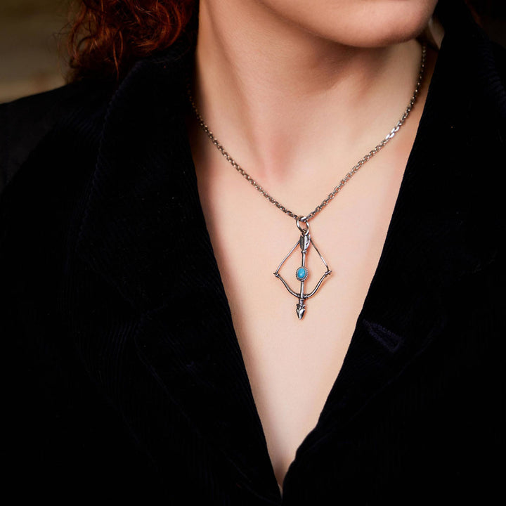 besutiful woman wearing The Glory of Ullr necklace-Shesamore jewelry 