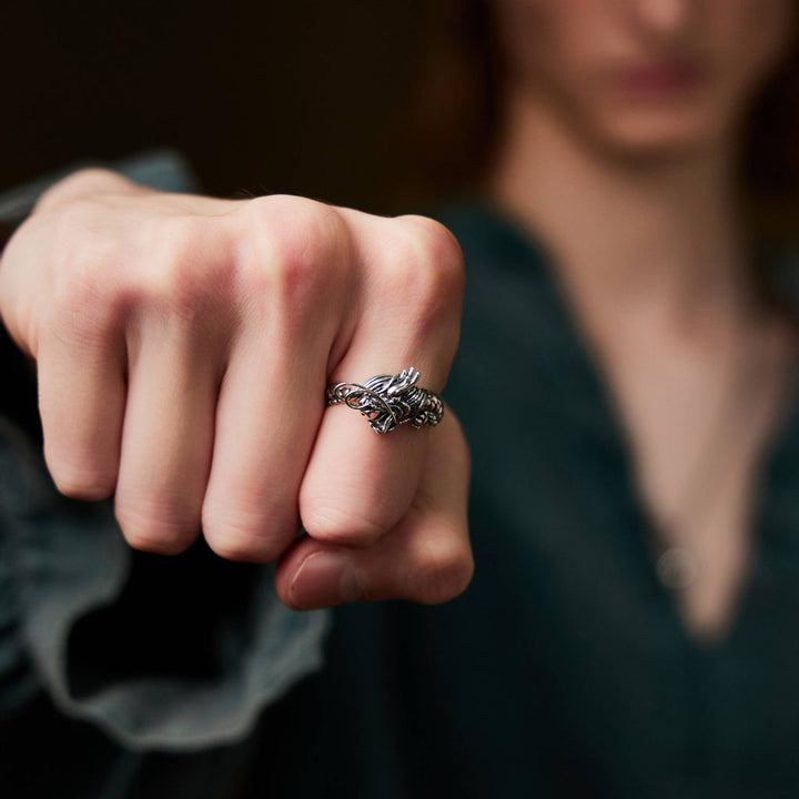 The-Qi-of-the-Dragon-sliver-ring-Shesamore-jewelry-Dragon-ring-wearing-effect-2