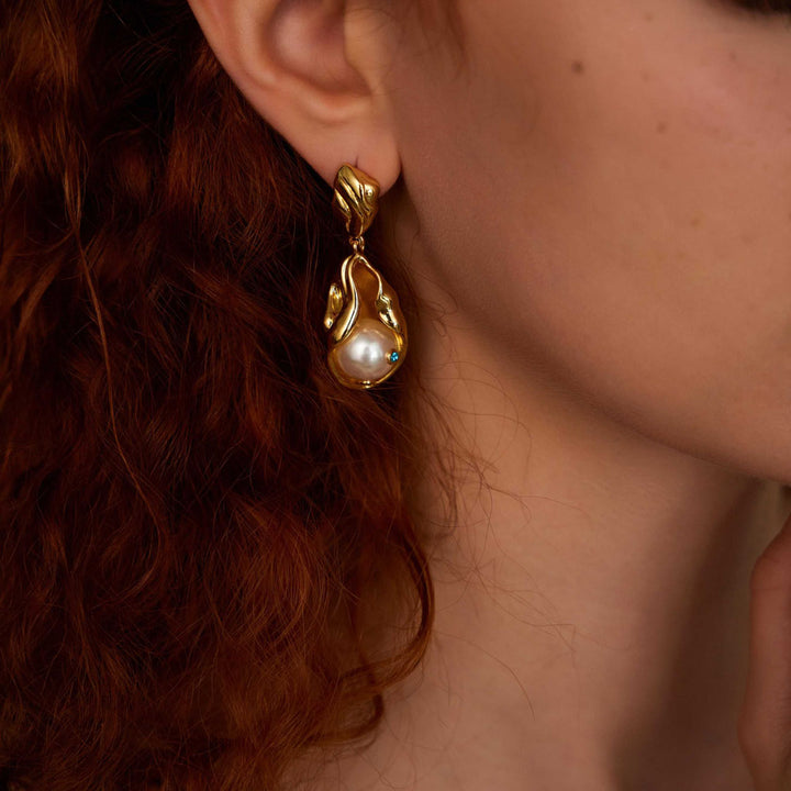 besutiful woman wearing The Wisdom of Hera pearl earrings-pearl-Gemstones-Hera-Cubic Zirconia-earings-Gold Vermeil-Kaleidoscopic-pearl earring 