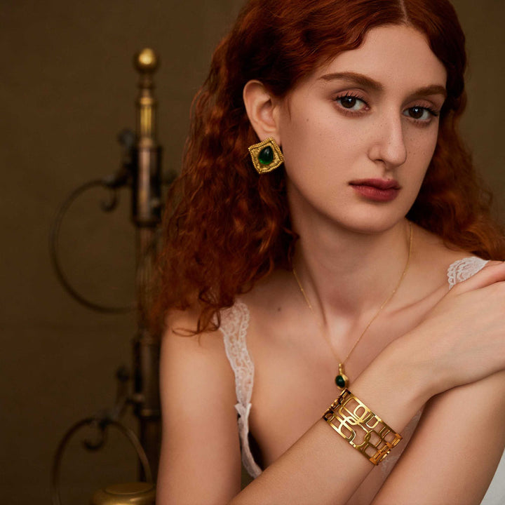 besutiful woman wearing Treasure of Diana bracelet-bracelet-Diana-Gold bracelet-Gold Vermeil-Liberated-Shesamore-jewelry 