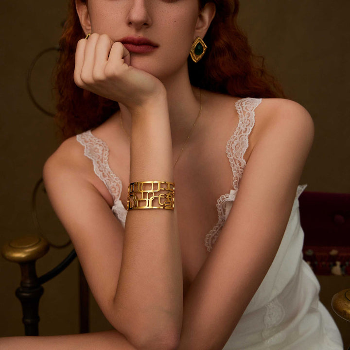 besutiful woman wearing Treasure of Diana bracelet-bracelet-Diana-Gold bracelet-Gold Vermeil-Liberated-Shesamore-jewelry 