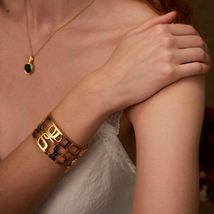 besutiful woman wearing Treasure of Diana bracelet-bracelet-Diana-Gold bracelet-Gold Vermeil-Liberated-Shesamore-jewelry 